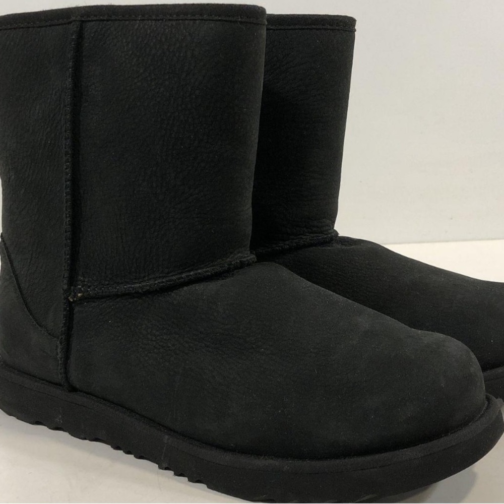 Kids UGG Girls Classic II Short Waterproof Black Shearling Boots Size 6 Youth